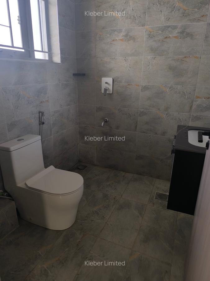 5 Bed House with En Suite in Syokimau - 12