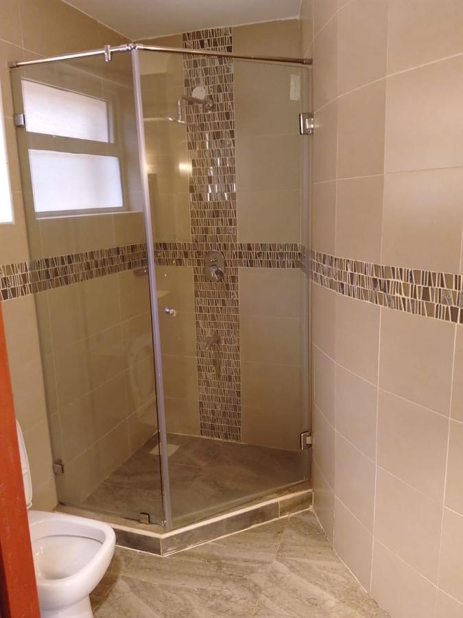 5 Bed House with En Suite in Lavington - 7
