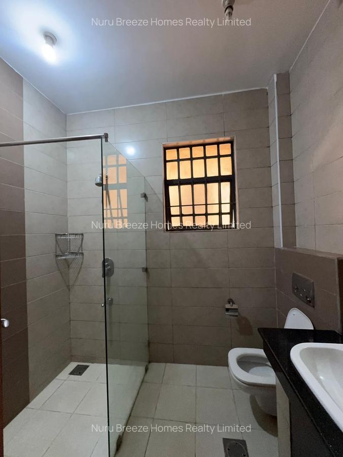 5 Bed Townhouse with En Suite in Lavington - 12