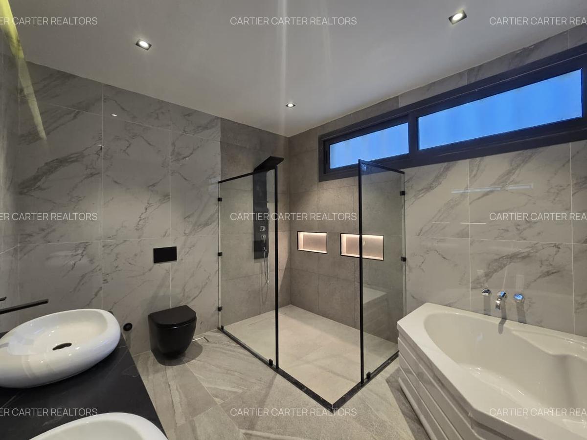 6 Bed Villa with En Suite in Lavington - 7