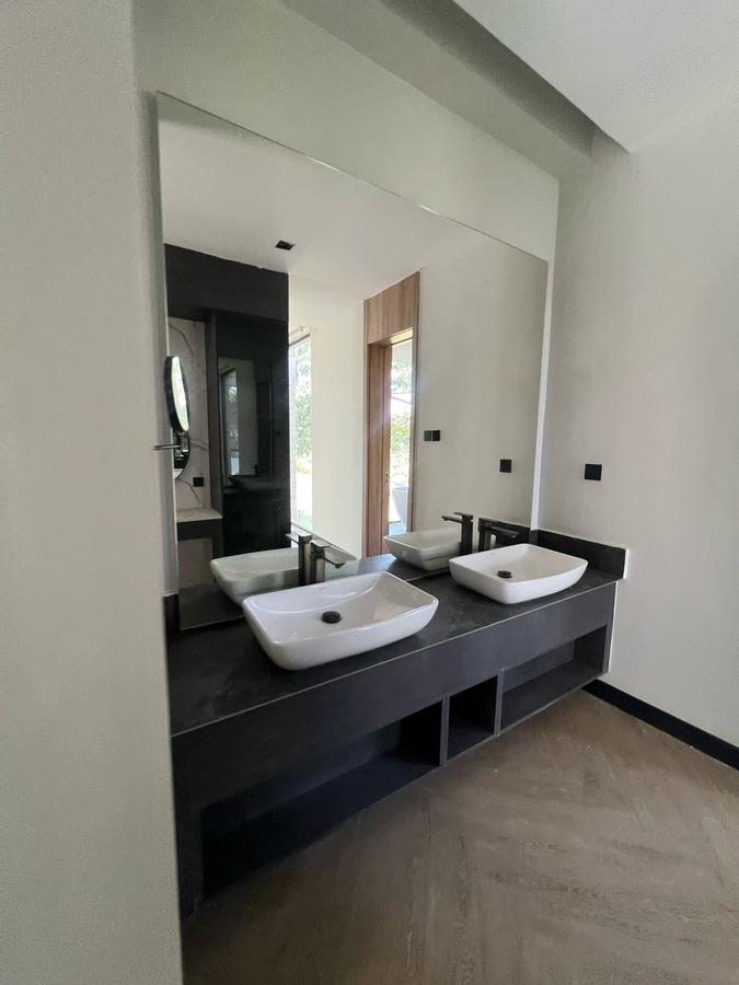 5 Bed Townhouse in Riverside - 20