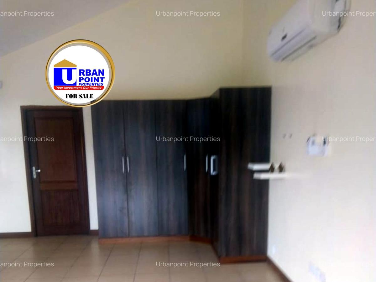 4 Bed House with En Suite in Nyali Area - 4