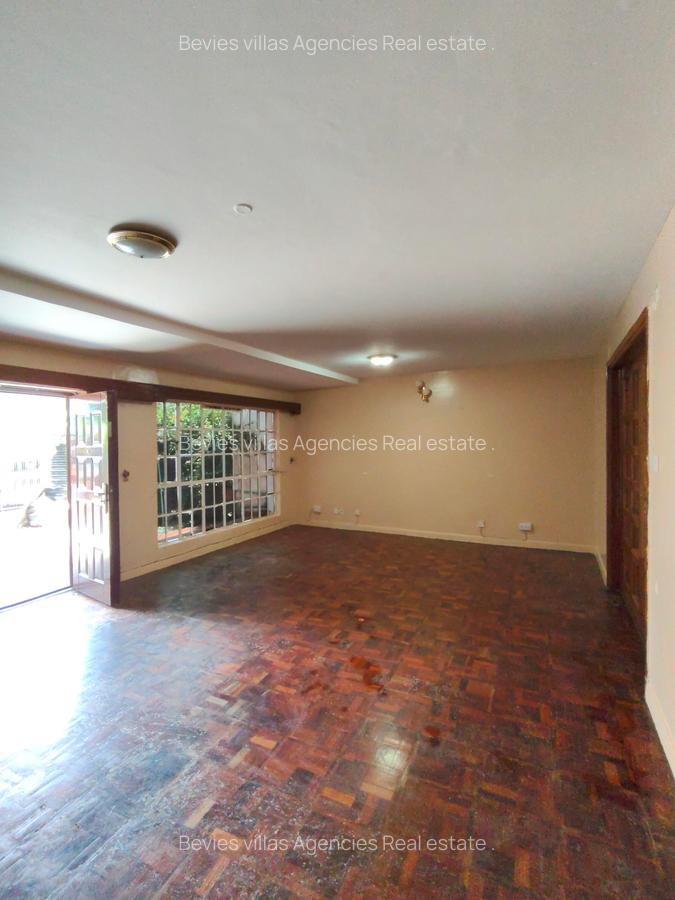 5 Bed Townhouse with En Suite at Brookside - 12