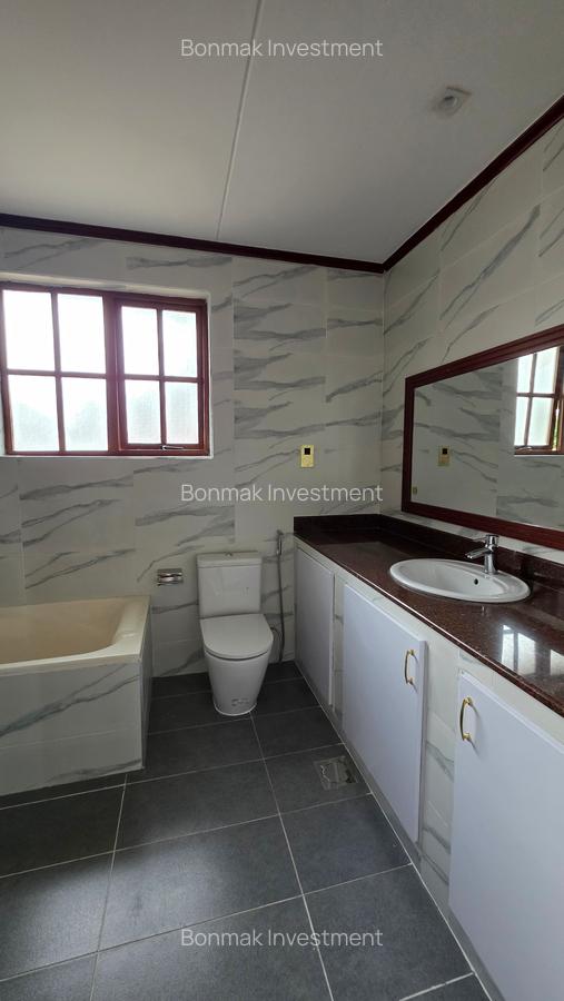 4 Bed Townhouse with En Suite at Lavington Green. - 18