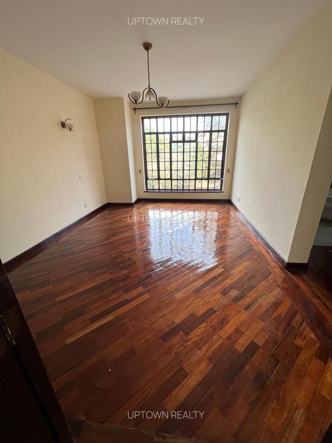 3 Bed Apartment with En Suite at Lavington - 15