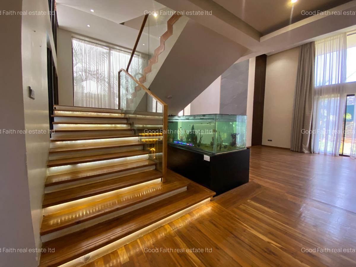 5 Bed House with En Suite in Runda - 10