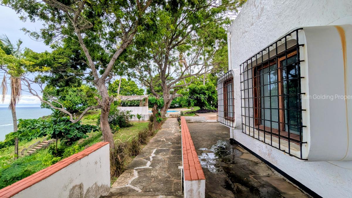 3 Bed House with En Suite at Greenwood - 1