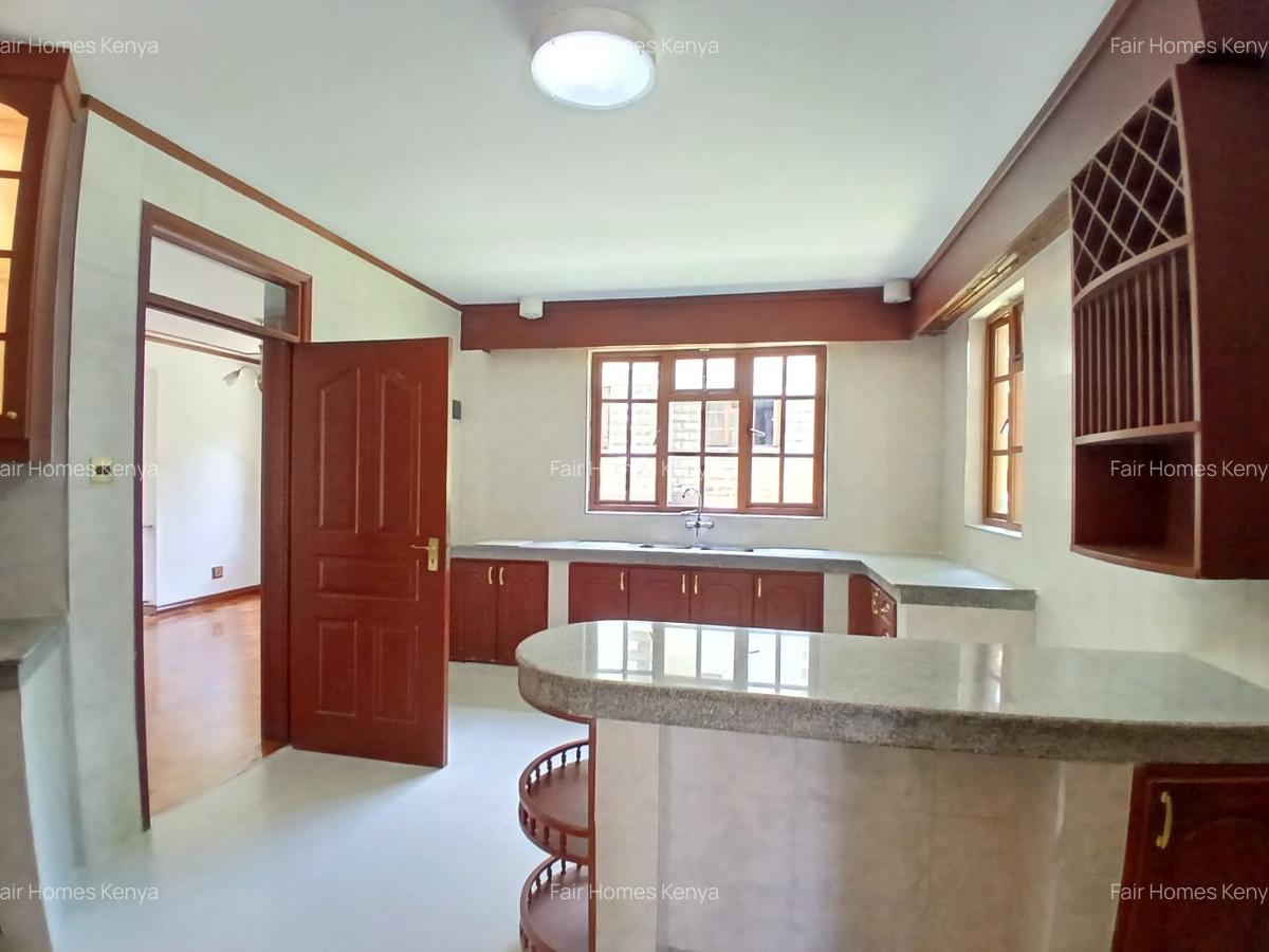 4 Bed Townhouse with En Suite at James Gichuru - 16
