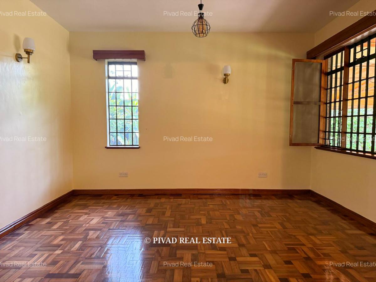 6 Bed House with Garden in Nyari - 14