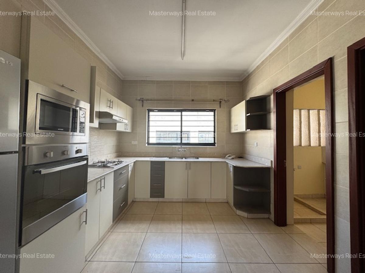 2 Bed Apartment with En Suite in Westlands Area - 4