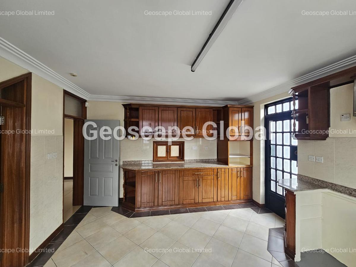 5 Bed House with En Suite in Runda - 13