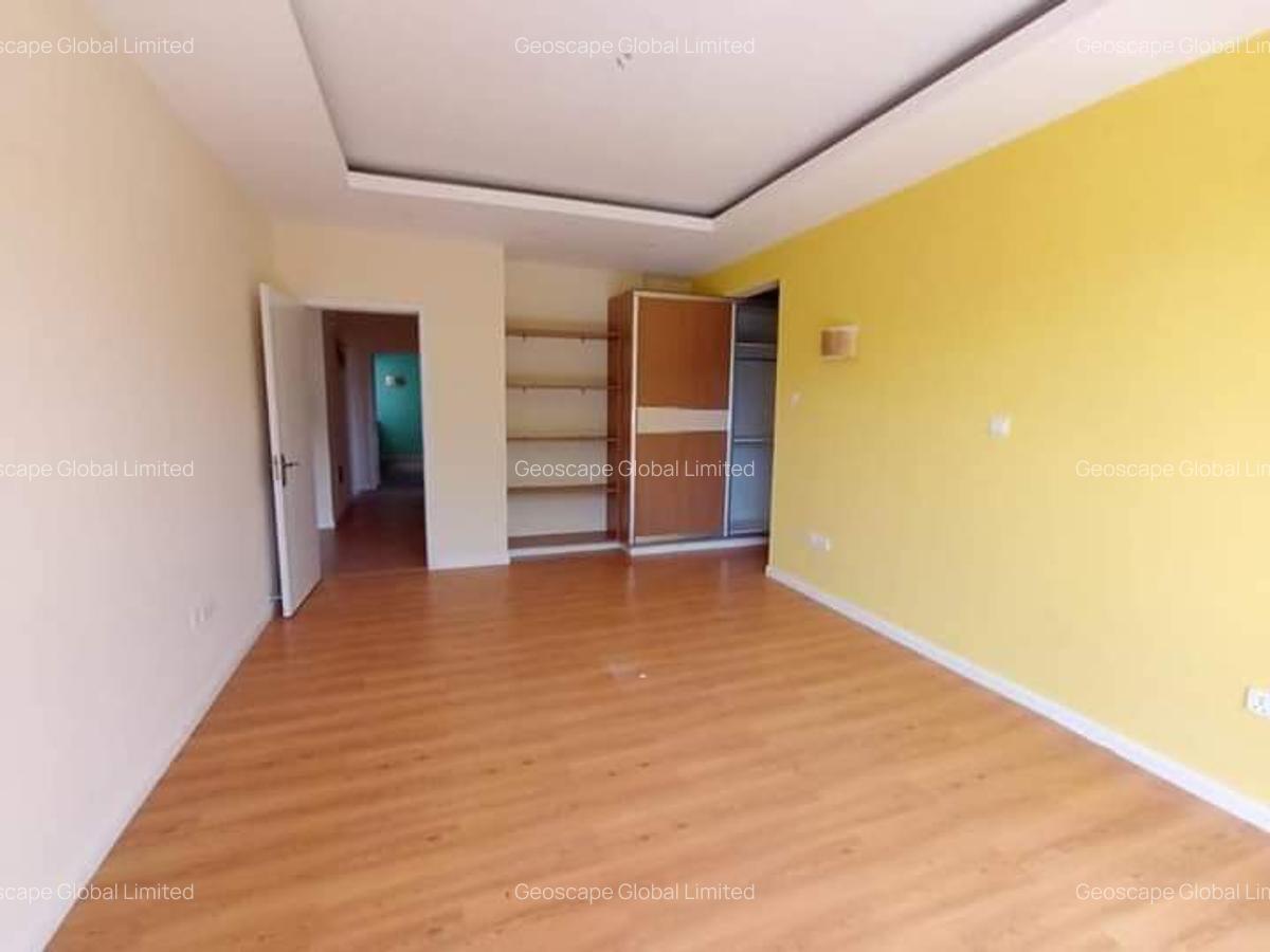 3 Bed Apartment with En Suite in Brookside - 2