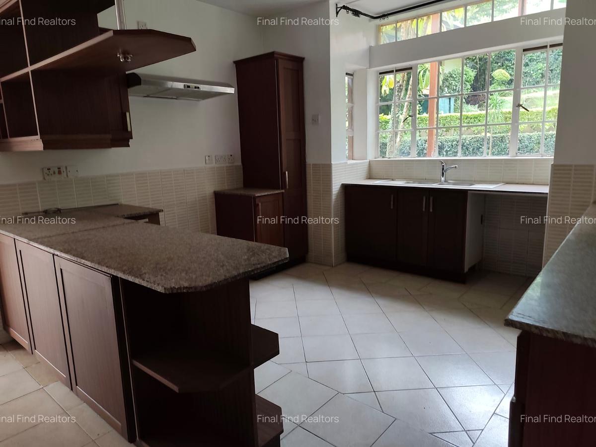 5 Bed Townhouse with Swimming Pool in Rosslyn - 14