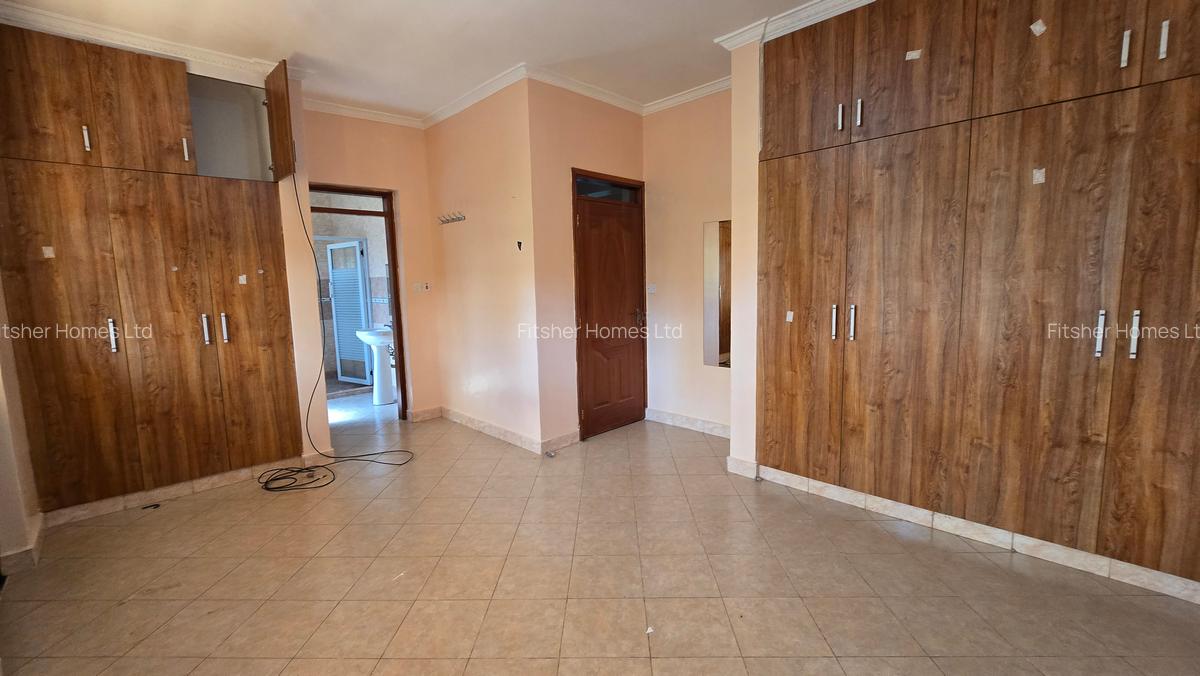 3 Bed House with En Suite in Garden Estate - 9