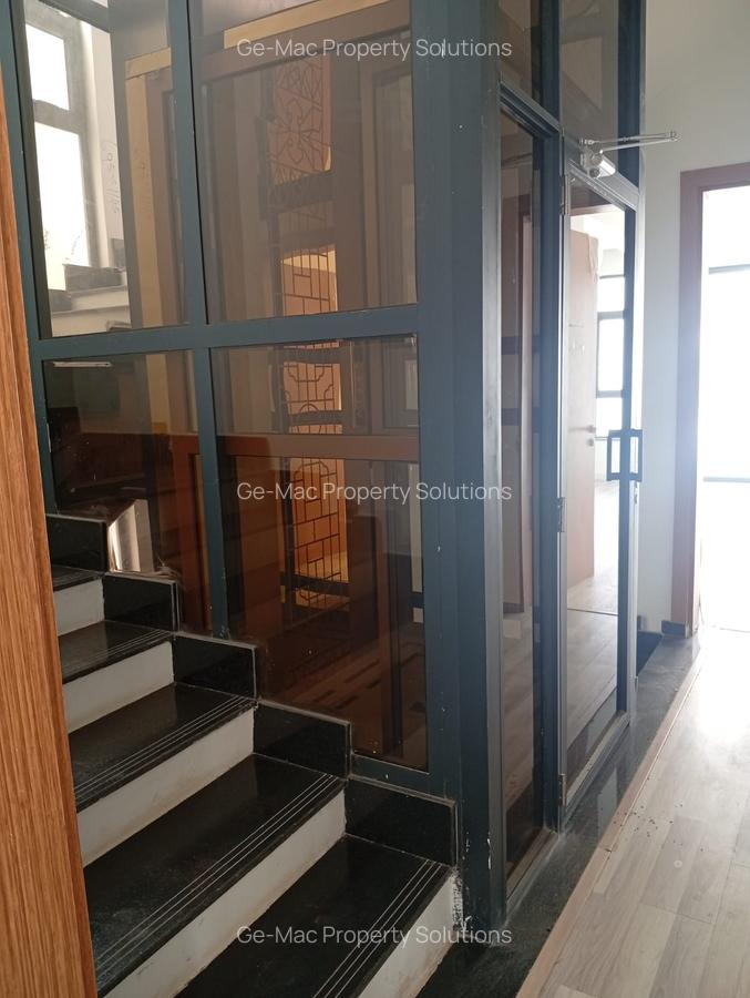 5 Bed House with En Suite in Lavington - 2