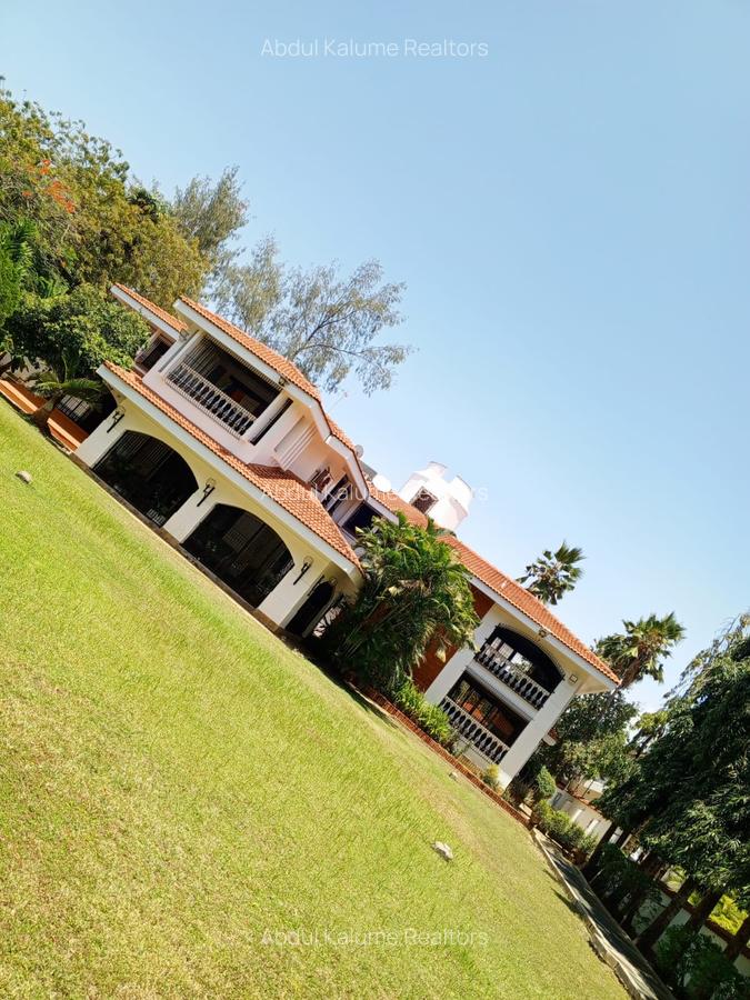 5 Bed House with En Suite at Nyali - 1