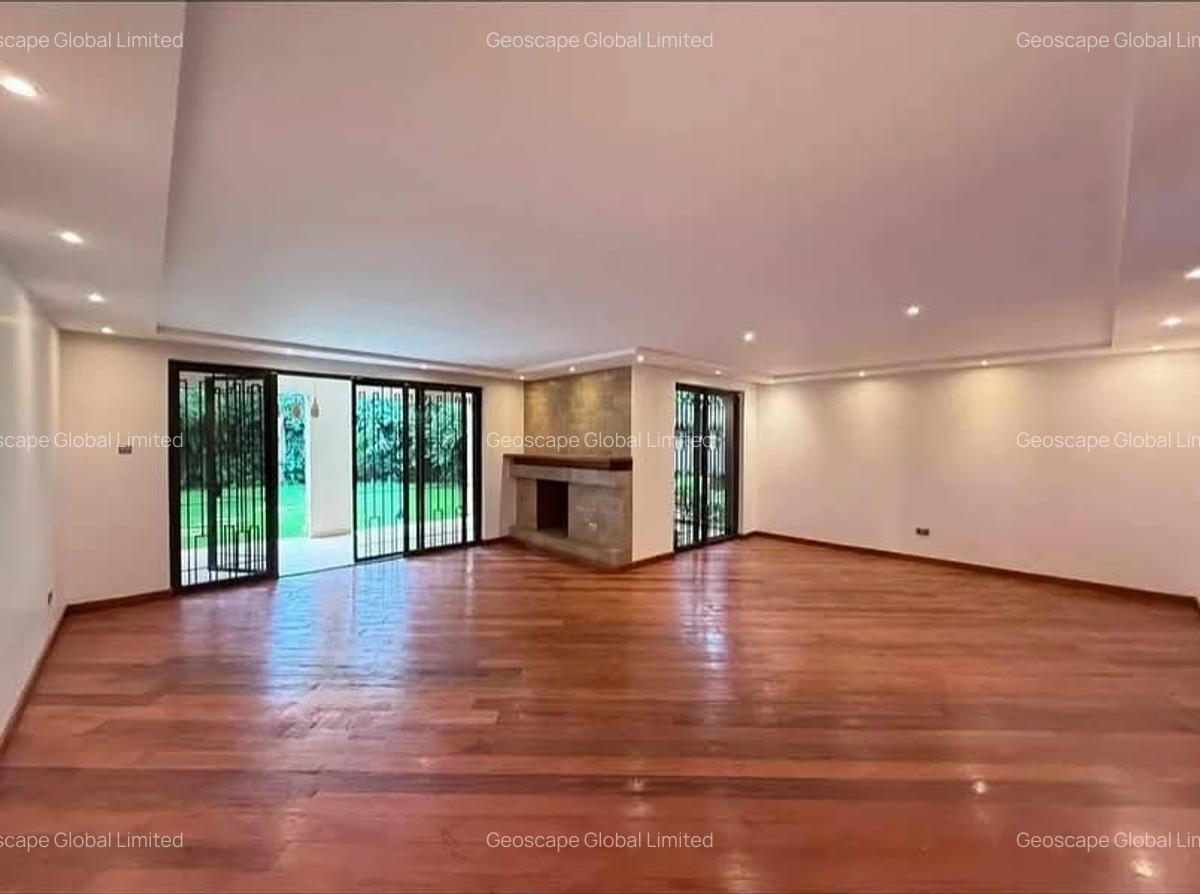 5 Bed Townhouse with En Suite in Lavington - 2