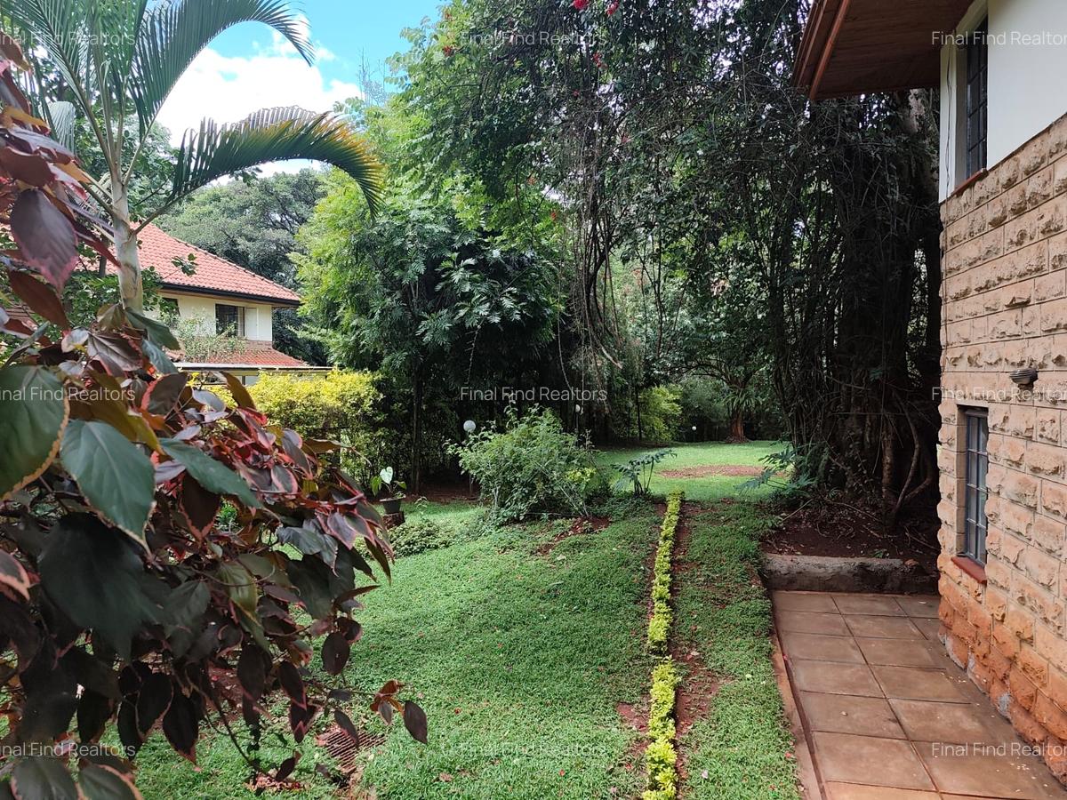 5 Bed Townhouse with Swimming Pool in Rosslyn - 9