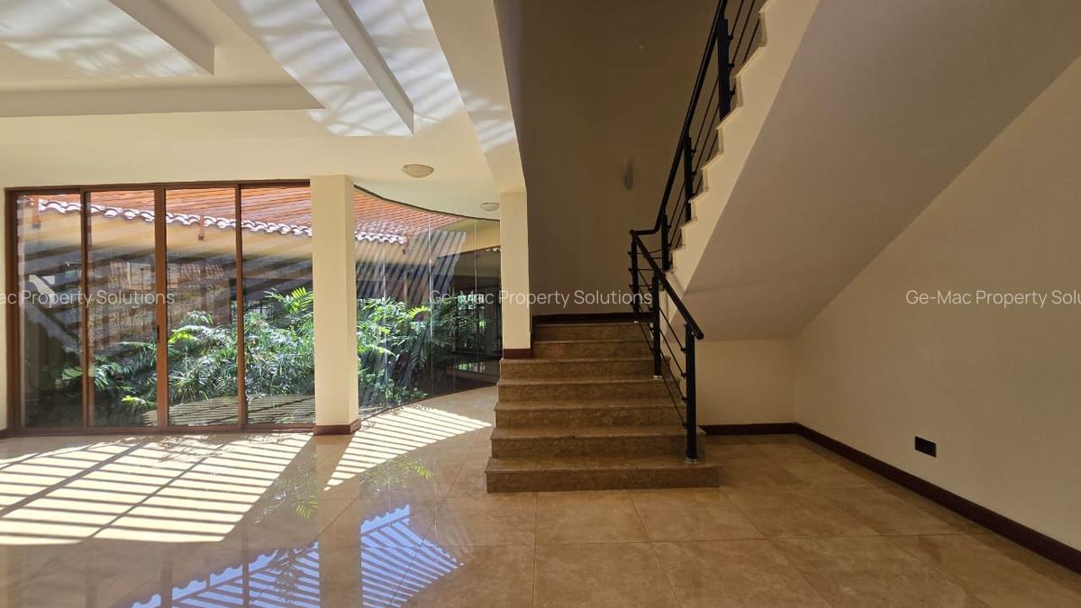 5 Bed House with En Suite in Runda - 16