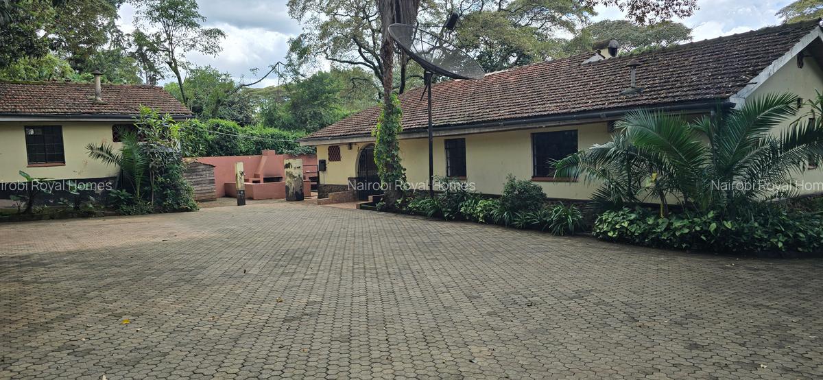 4 Bed House with En Suite at Loresho Road - 12