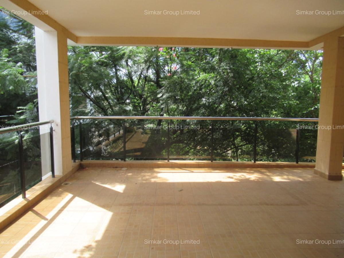 4 Bed Apartment with En Suite at Riverside Drive - 18