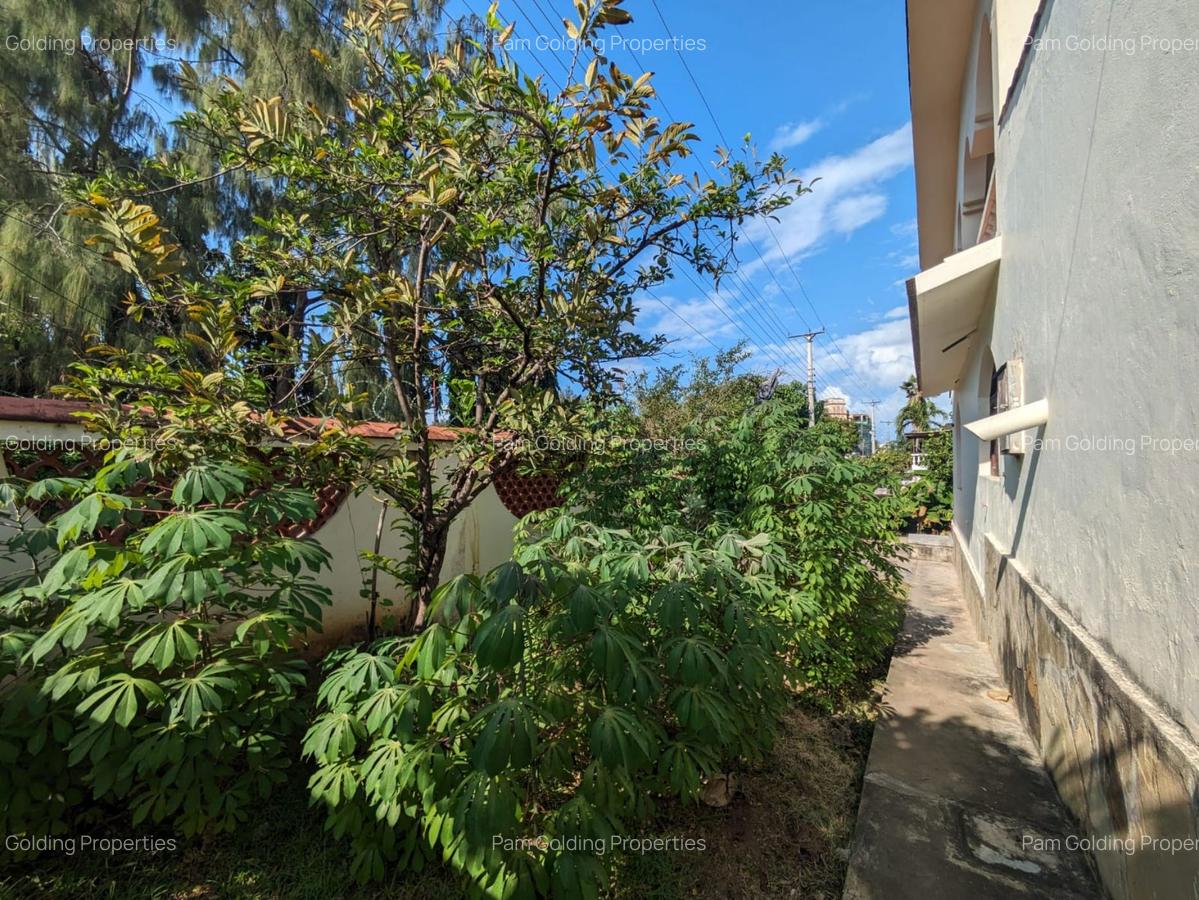 4 Bed Townhouse with En Suite in Nyali Area - 19