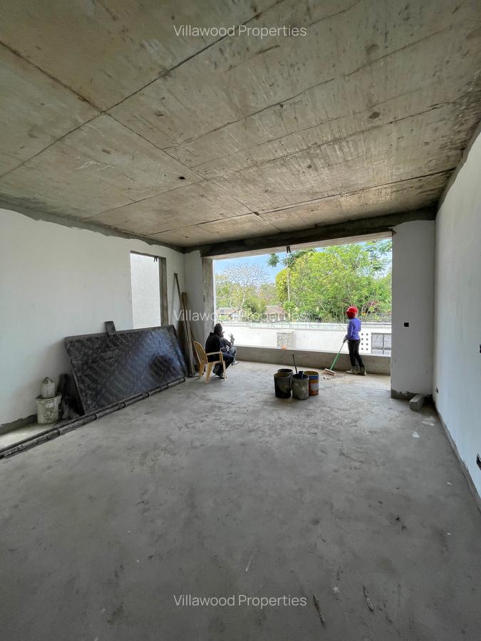 5 Bed Villa with En Suite in Lavington - 3