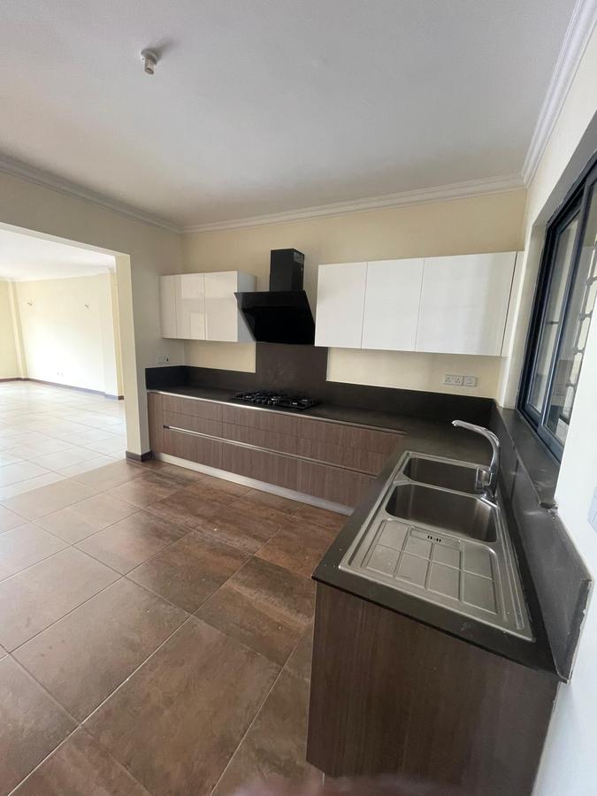 3 Bed Apartment with En Suite at Off City Park Drive - 6