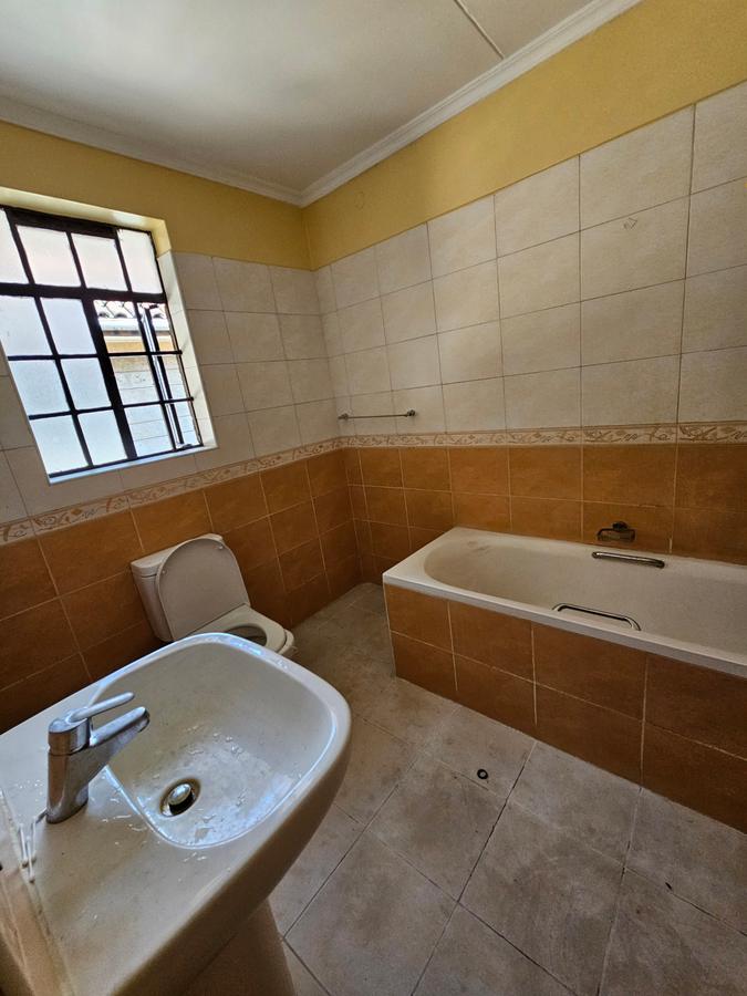 4 Bed Townhouse with En Suite at Lavington - 14