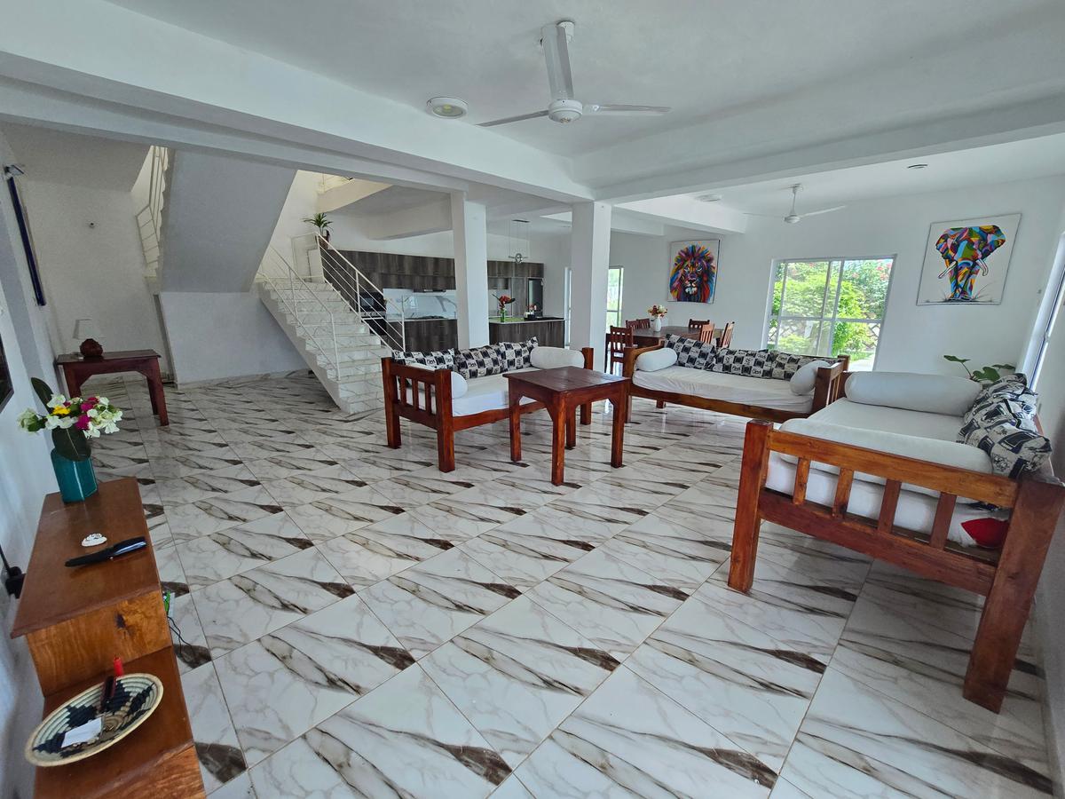 6 Bed House with En Suite in Watamu - 5