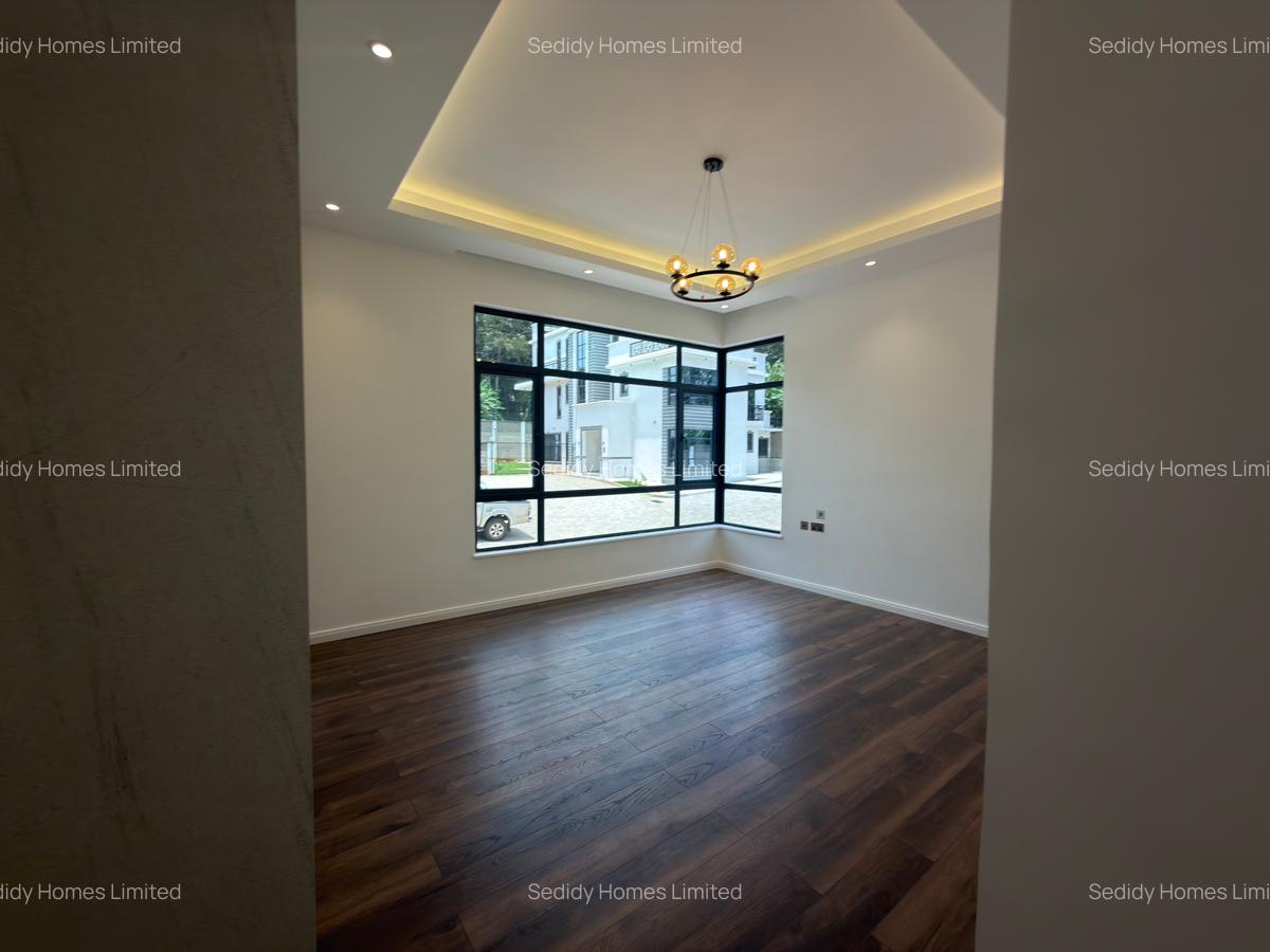 5 Bed Villa with En Suite in Lavington - 9