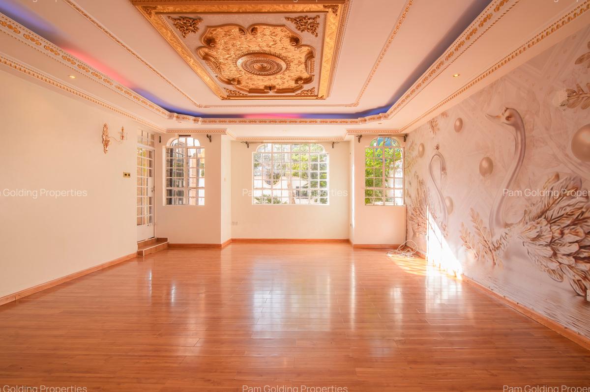 4 Bed House with En Suite at Safari Park - 2