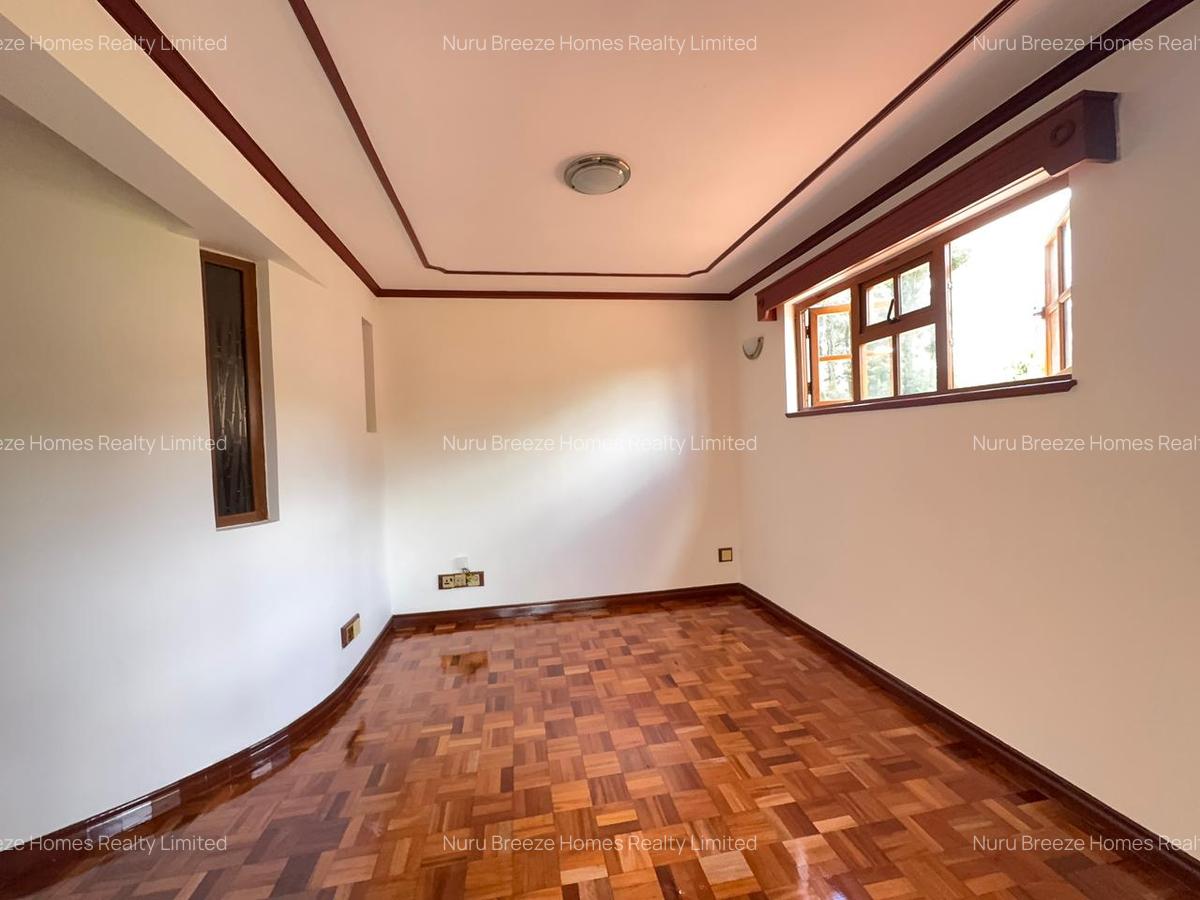 4 Bed Townhouse with En Suite in Lavington - 18