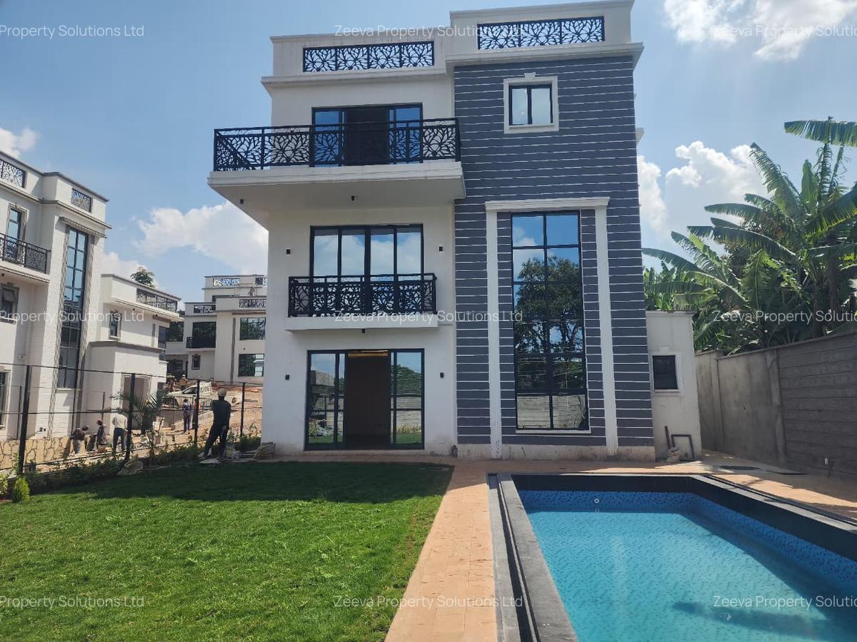 5 Bed House with En Suite in Lavington - 2