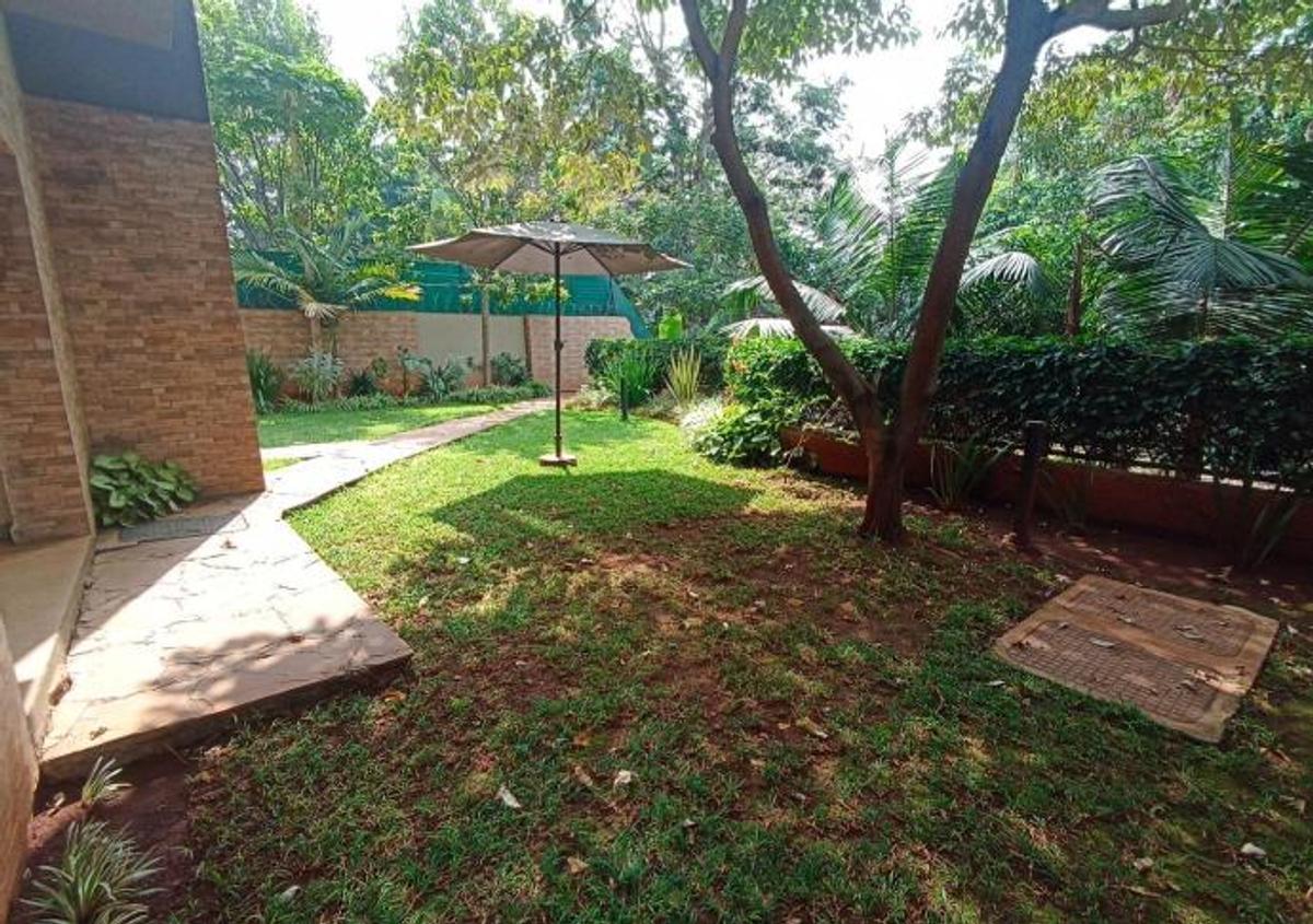 5 Bed House with En Suite in Lavington - 2