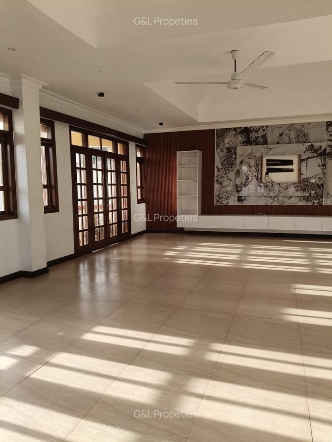 4 Bed Apartment with En Suite at Links Road - 9