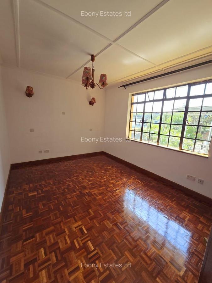 5 Bed Townhouse with En Suite in Lavington - 2