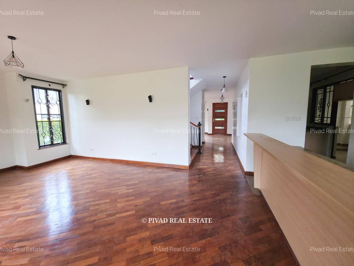 4 Bed Townhouse with Swimming Pool in Ridgeways - 5