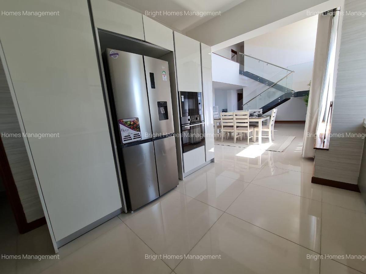 4 Bed Apartment with En Suite in Parklands - 10