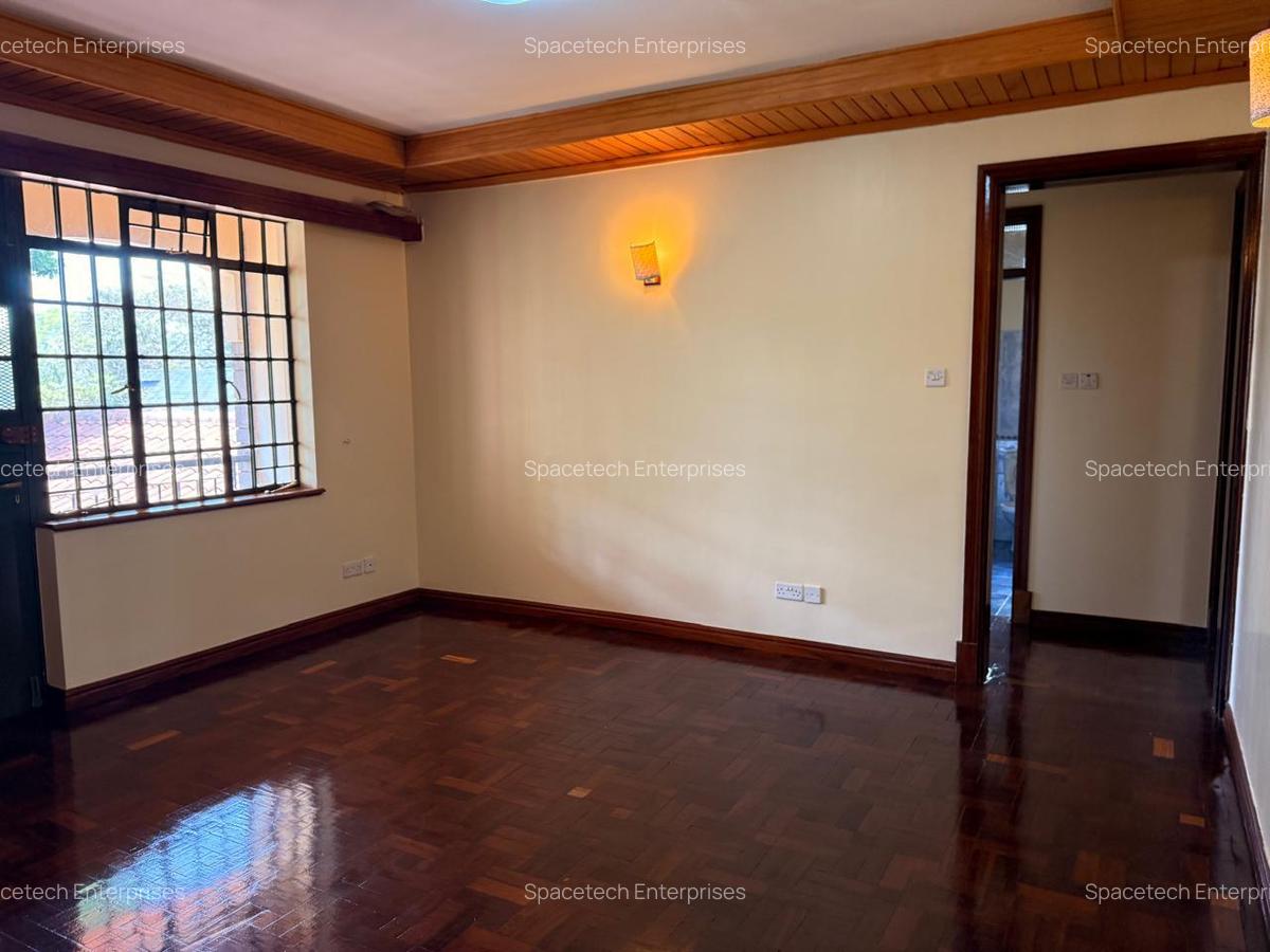 5 Bed House with En Suite in Nyari - 16