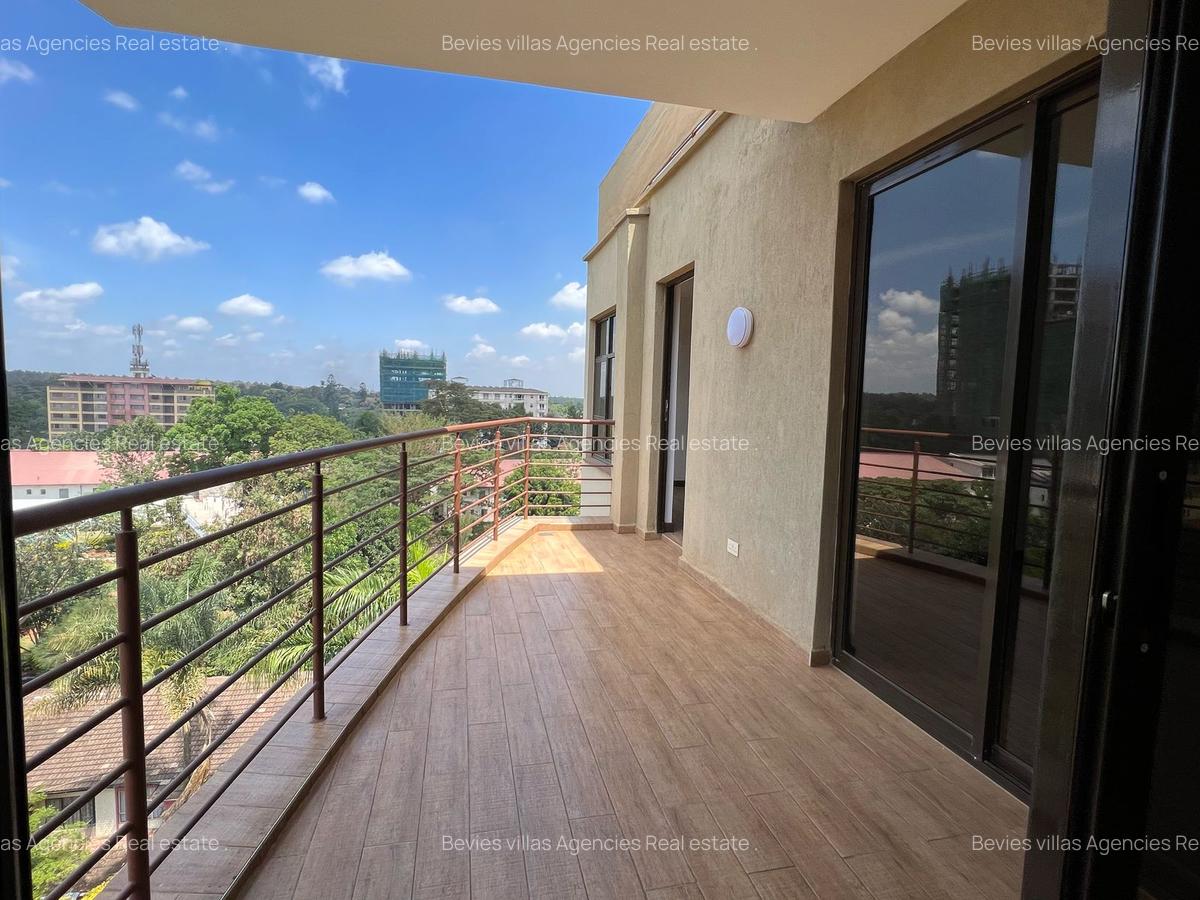 3 Bed Apartment with En Suite at Parklands - 2