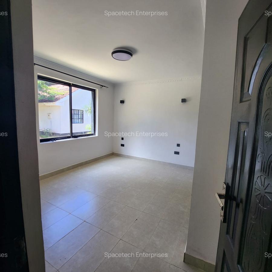 3 Bed House with En Suite in Runda - 9