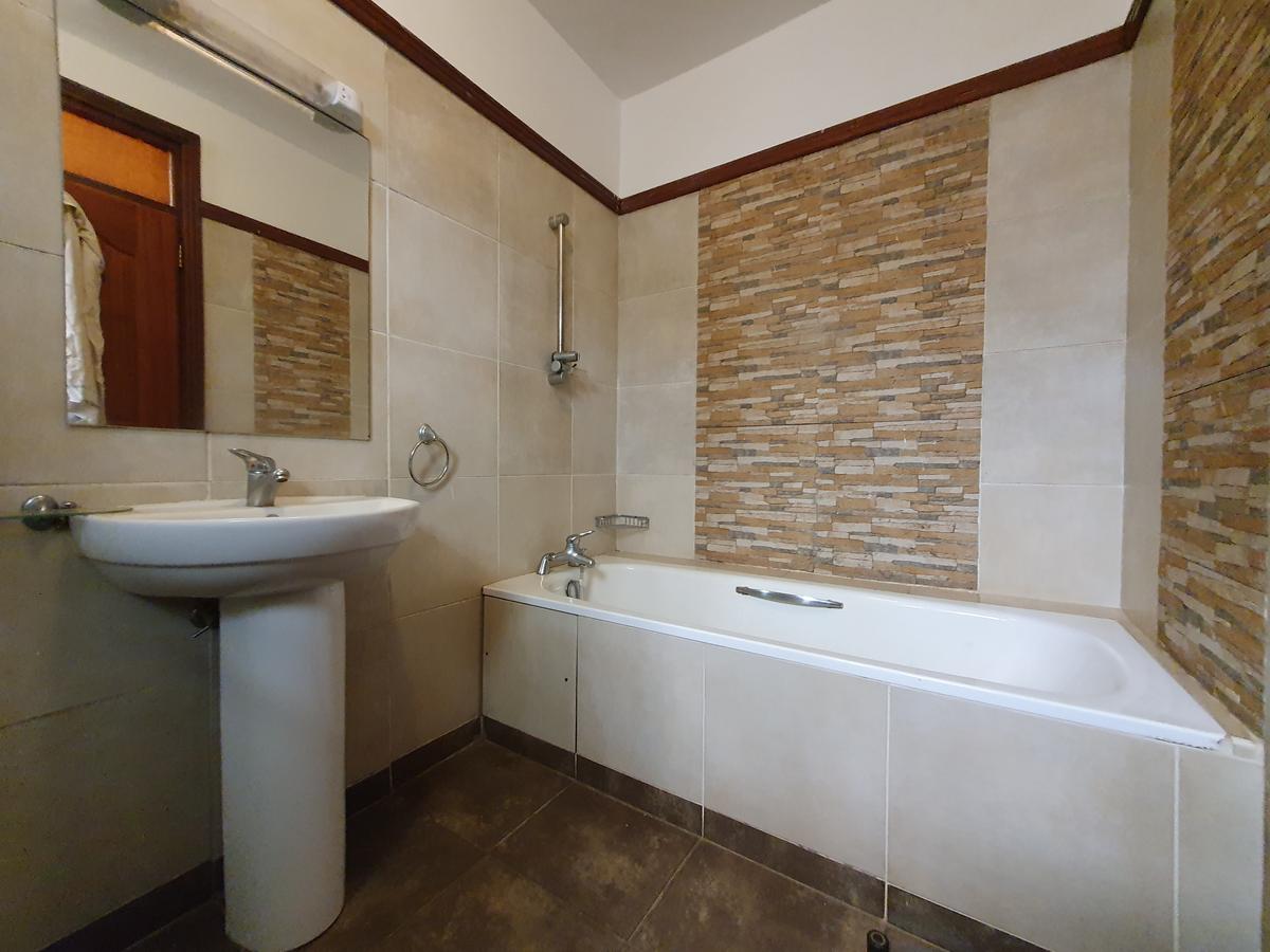 3 Bed Apartment with En Suite in Parklands - 18