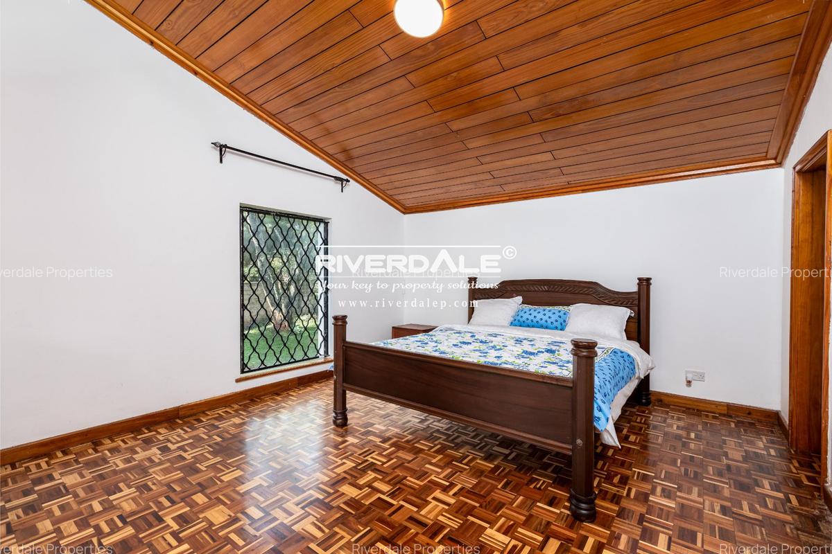 5 Bed House with En Suite in Runda - 13