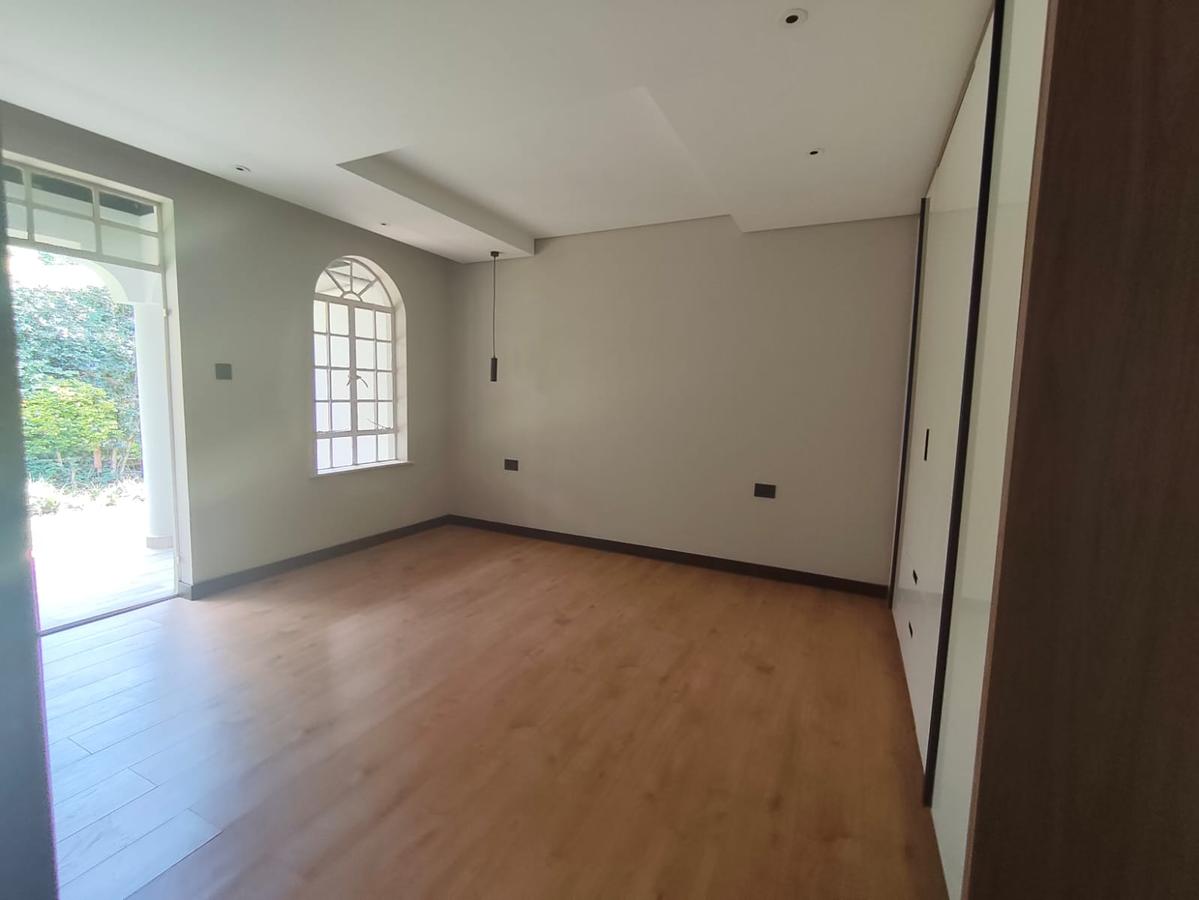 5 Bed House with En Suite in Runda - 16
