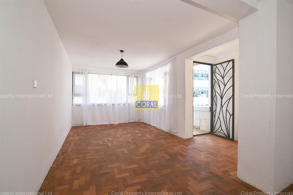 4 Bed Apartment with Swimming Pool in Riverside - 13