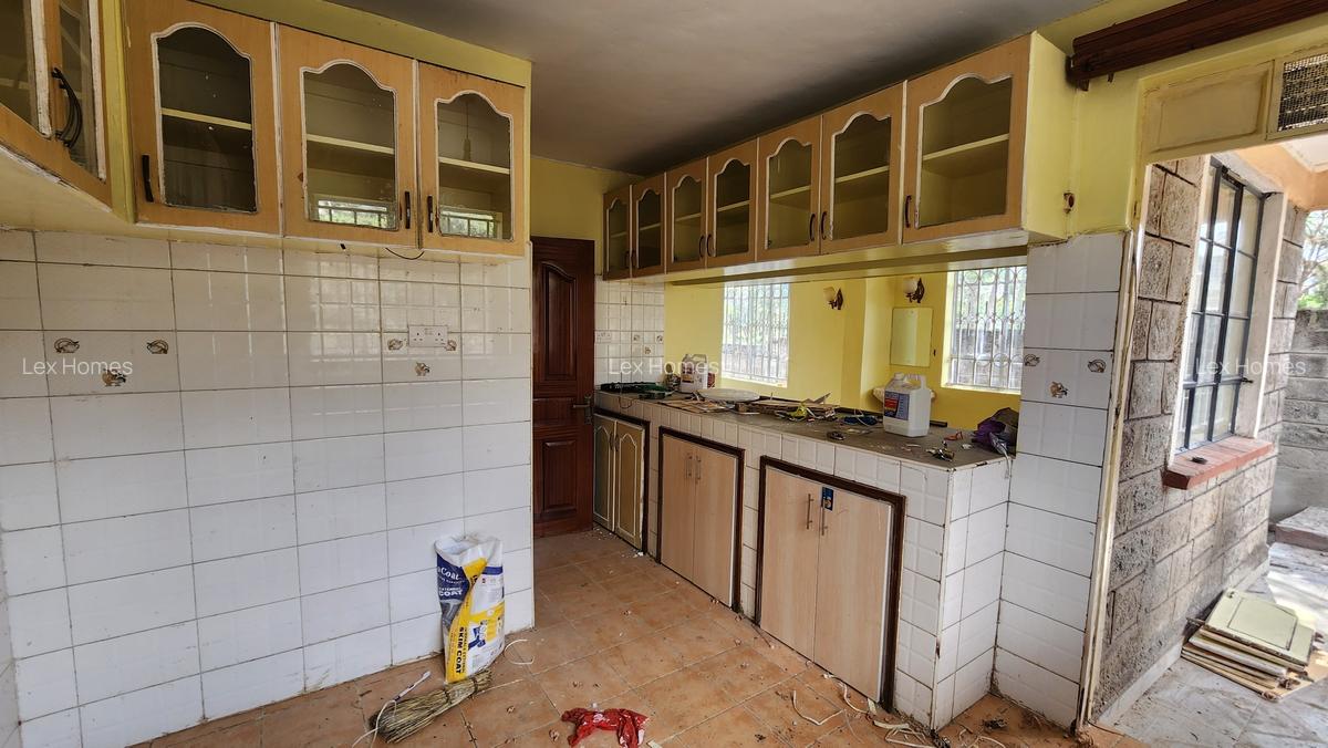 4 Bed House with En Suite at Rimpa Road - 8