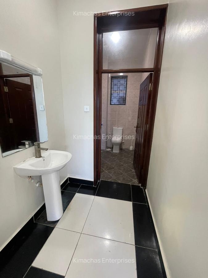 2 Bed Apartment with En Suite at Off Links Road - 16