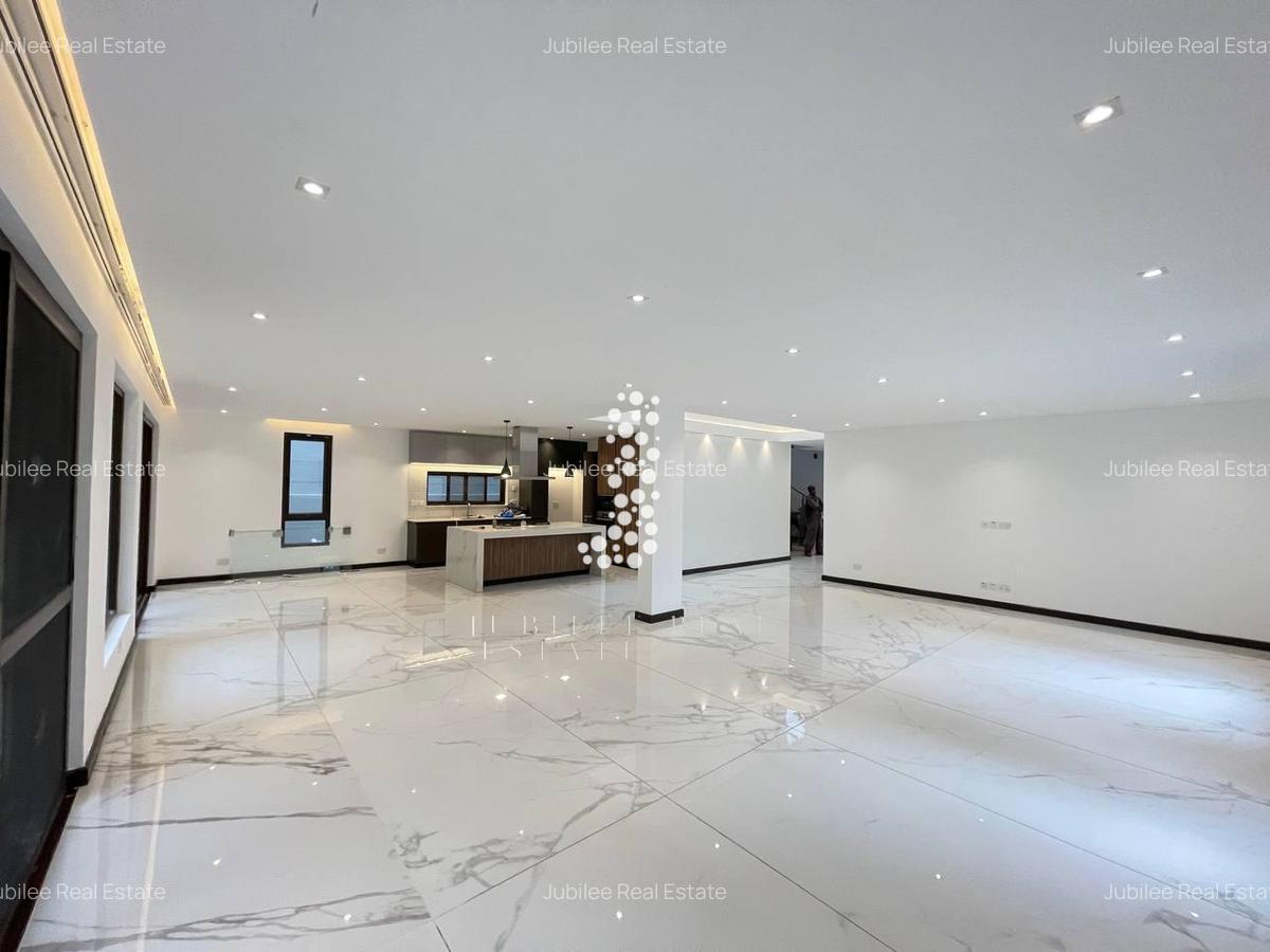 4 Bed Townhouse with En Suite in Westlands Area - 1