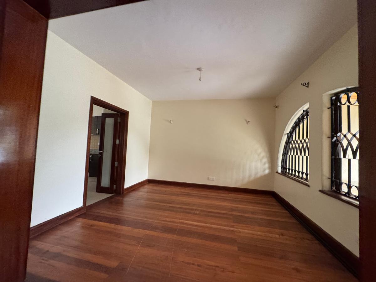 5 Bed Townhouse with En Suite in Lavington - 9